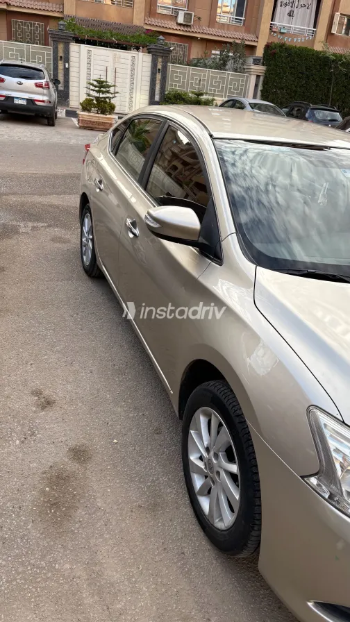 نيسان سنترا 2017 أبيض مستعملة للبيع - 4