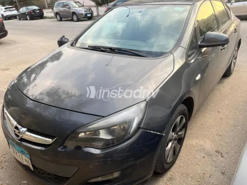 اوبل أسترا 2016 أبيض مستعملة للبيع - 1