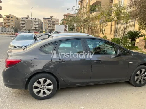 اوبل أسترا 2016 أبيض مستعملة للبيع - 2