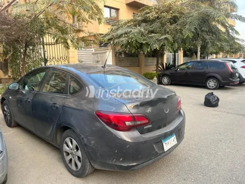 اوبل أسترا 2016 أبيض مستعملة للبيع - 5