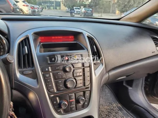 اوبل أسترا 2016 أبيض مستعملة للبيع - 9