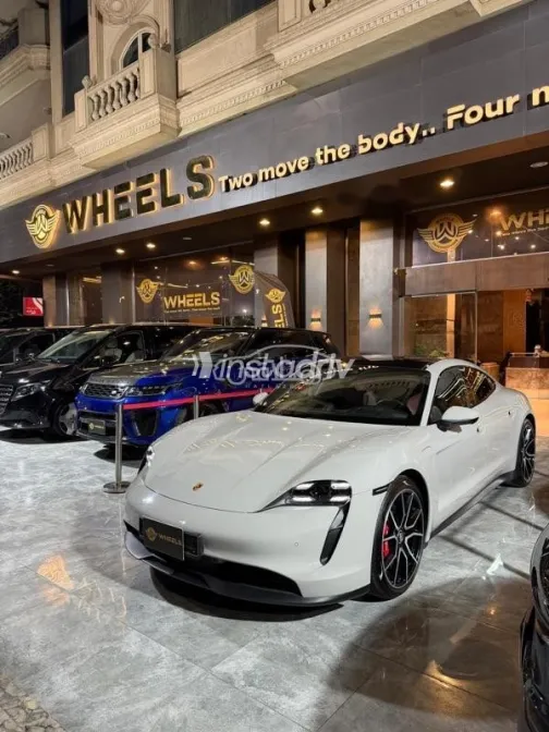 بورش تايكان 2024 رمادي مستعملة للبيع - 1