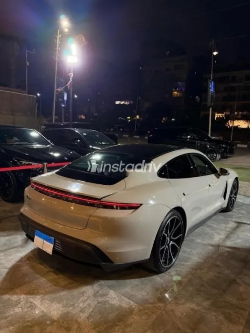 بورش تايكان 2024 رمادي مستعملة للبيع - 2