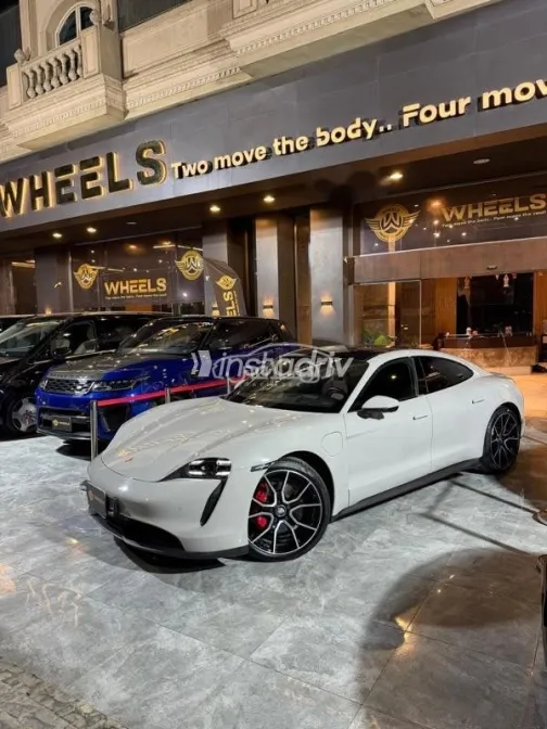 بورش تايكان 2024 رمادي مستعملة للبيع - 5