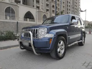 جيب شيروكي 2009 رمادي مستعملة للبيع