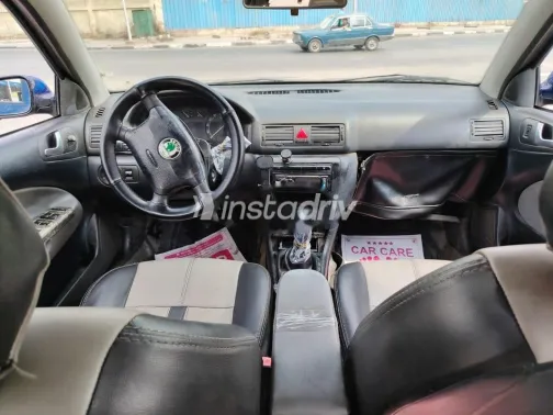 سكودا اوكتافيا A4 2009 أزرق غامق مستعملة للبيع - 6