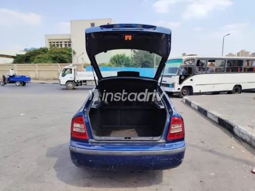 سكودا اوكتافيا A4 2009 أزرق غامق مستعملة للبيع - 7