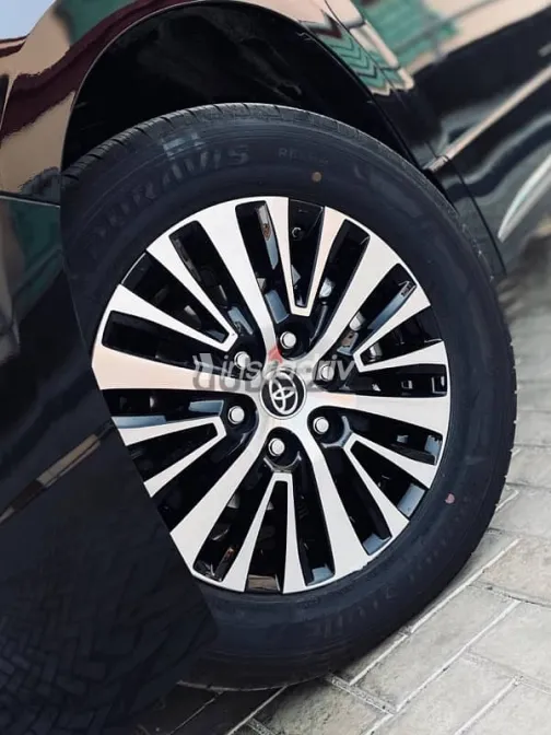 تويوتا جرانفيا 2026 أسود جديدة للبيع - 3