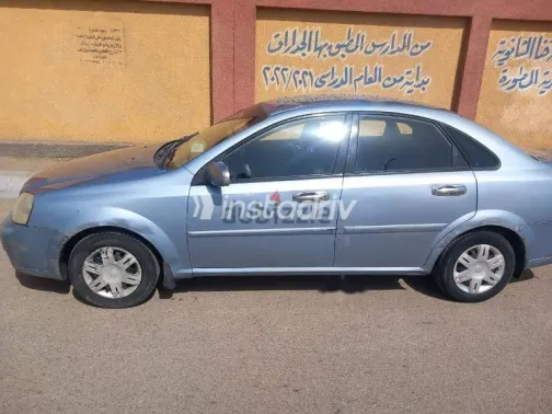 شيفروليه أوبترا 2010 أزرق غامق مستعملة للبيع - 4