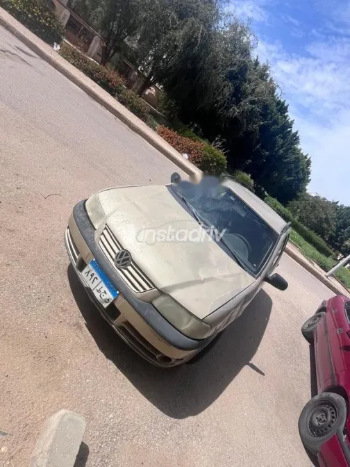 فولكس فاغن باراتى 2004 ذهبي مستعملة للبيع - 1