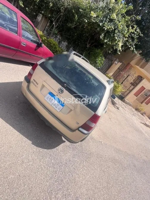 فولكس فاغن باراتى 2004 ذهبي مستعملة للبيع - 2