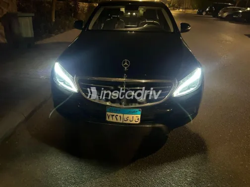 مرسيدس C 180 2018 أسود مستعملة للبيع - 1