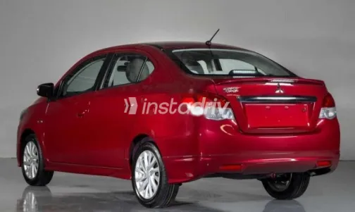 ميتسوبيشي اتراج 2015 أحمر مستعملة للبيع - 1