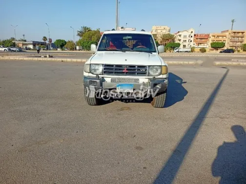 ميتسوبيشي باجيرو 1999 أبيض مستعملة للبيع - 1