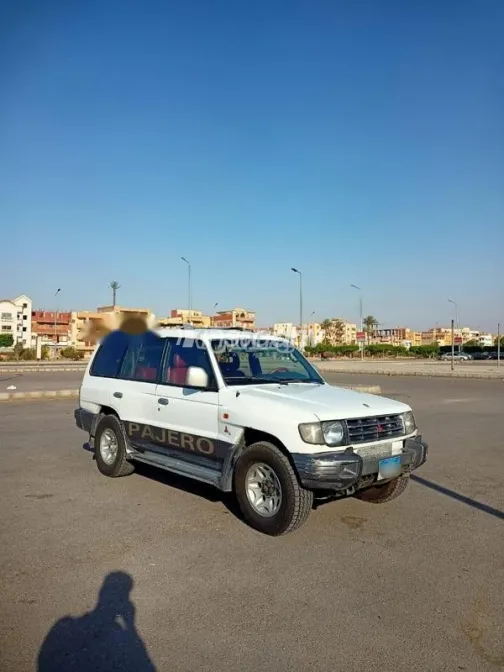 ميتسوبيشي باجيرو 1999 أبيض مستعملة للبيع - 2