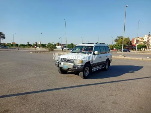 ميتسوبيشي باجيرو 1999 أبيض مستعملة للبيع - 3