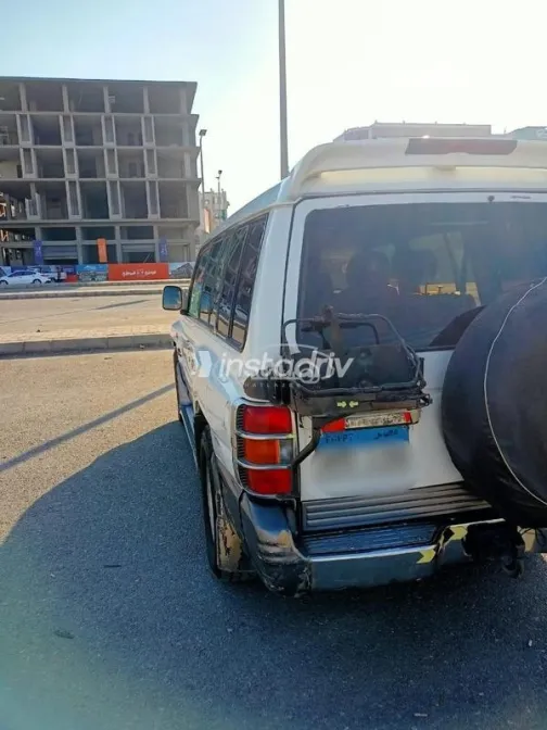 ميتسوبيشي باجيرو 1999 أبيض مستعملة للبيع - 5