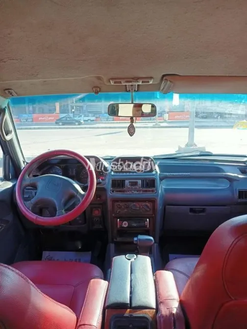 ميتسوبيشي باجيرو 1999 أبيض مستعملة للبيع - 9