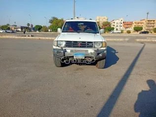 ميتسوبيشي باجيرو 1999 أبيض مستعملة للبيع