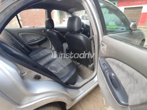نيسان صنى 2001 رمادي مستعملة للبيع - 6