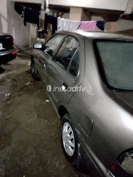 Nissan Sunny 2000 Gold Used for Sale - 1