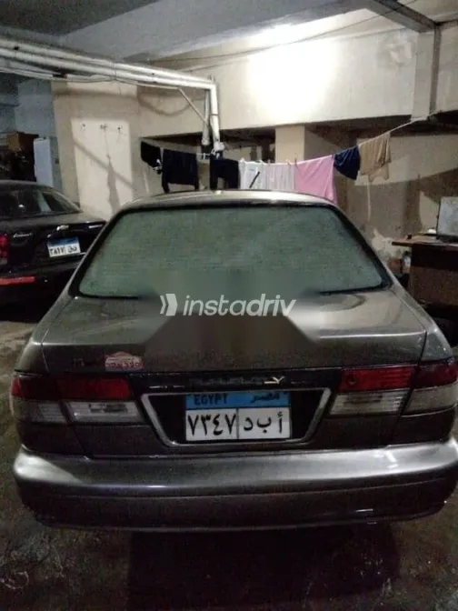 Nissan Sunny 2000 Gold Used for Sale - 2