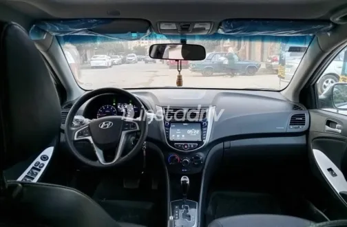 هيونداي اكسنت RB 2025 أبيض مستعملة للبيع - 2