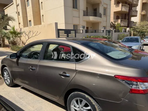 نيسان سنترا 2018 أبيض مستعملة للبيع - 4