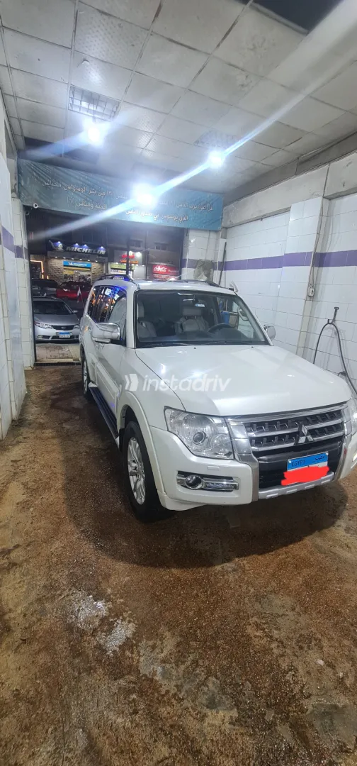 Mitsubishi Pajero 2018 White Used for Sale - 2