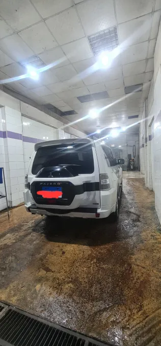 ميتسوبيشي باجيرو 2018 أبيض مستعملة للبيع