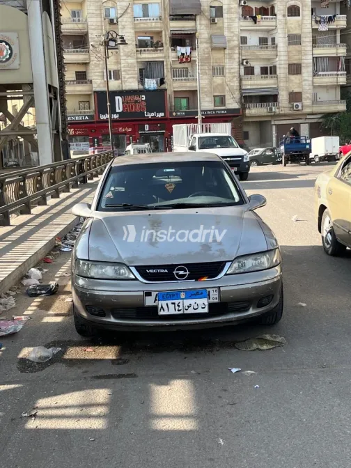 اوبل فيكترا 2003 أبيض مستعملة للبيع - 1