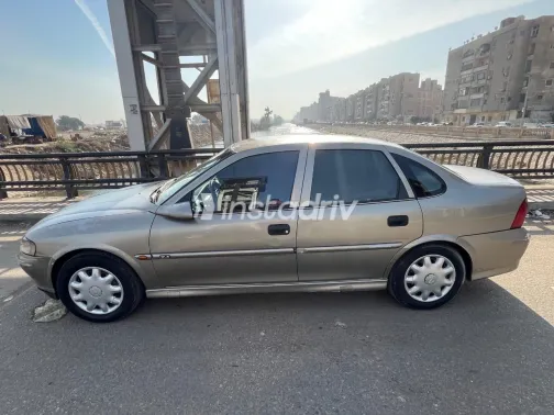 اوبل فيكترا 2003 أبيض مستعملة للبيع - 3