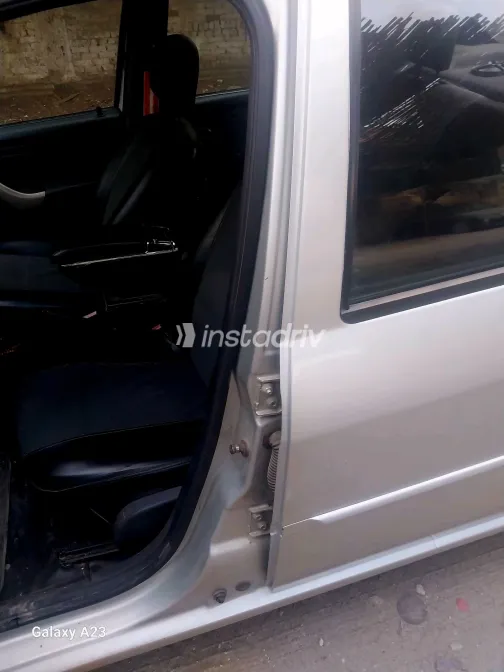 رينو لوجان 2011 أبيض مستعملة للبيع - 7