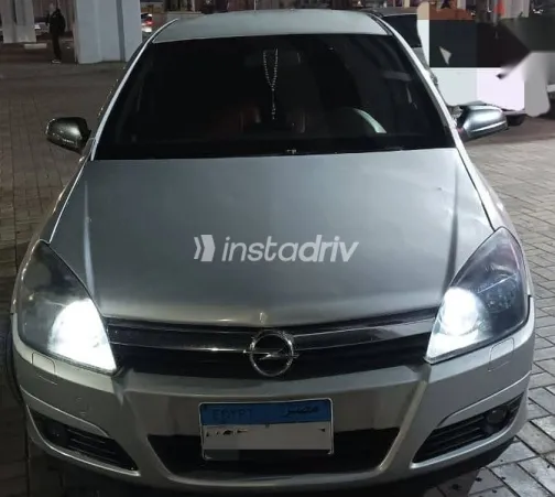 اوبل أسترا 2008 فضي مستعملة للبيع - 1