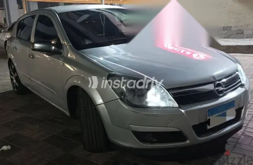 اوبل أسترا 2008 فضي مستعملة للبيع - 2