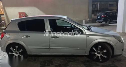 اوبل أسترا 2008 فضي مستعملة للبيع - 3