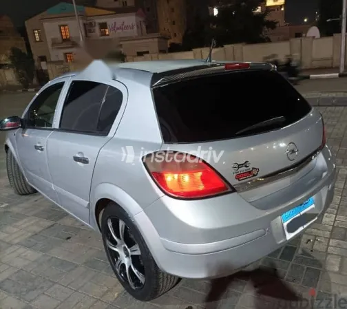 اوبل أسترا 2008 فضي مستعملة للبيع - 6