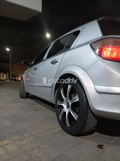 اوبل أسترا 2008 فضي مستعملة للبيع - 10