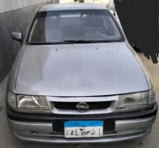 اوبل فيكترا 1995 بيج مستعملة للبيع