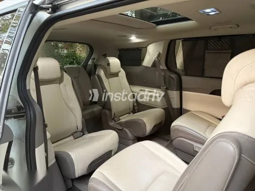 Kia Carnival 2024 White Used for Sale - 1