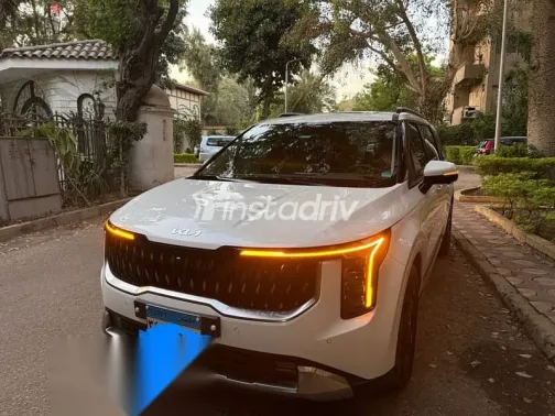 Kia Carnival 2024 White Used for Sale - 3