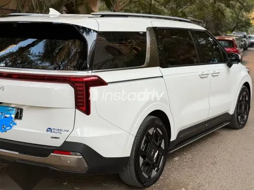 Kia Carnival 2024 White Used for Sale - 4