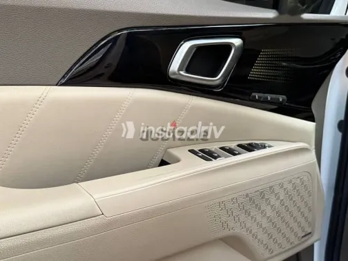 Kia Carnival 2024 White Used for Sale - 6