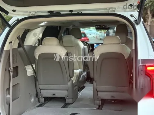 Kia Carnival 2024 White Used for Sale - 7