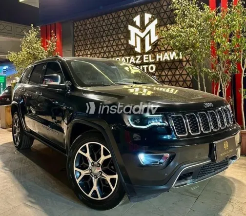 جيب جراند شيروكي 2019 أسود مستعملة للبيع - 1