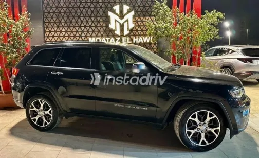 جيب جراند شيروكي 2019 أسود مستعملة للبيع - 10