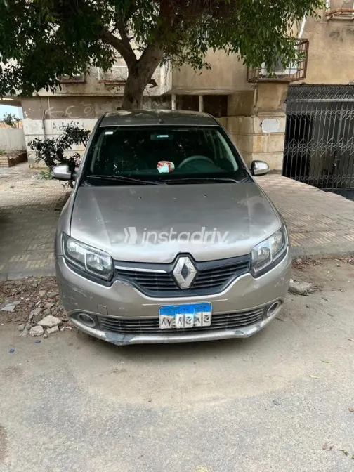 Renault Logan 2015 Gold Used for Sale - 1