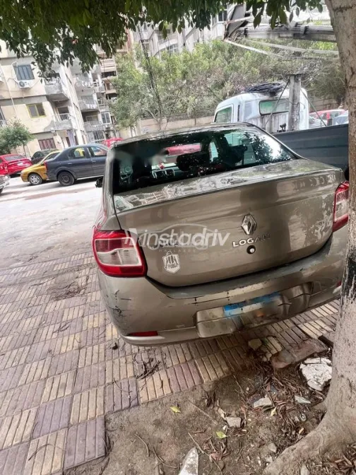 Renault Logan 2015 Gold Used for Sale - 4