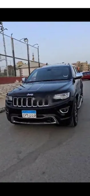 جيب جراند شيروكي 2018 أبيض مستعملة للبيع