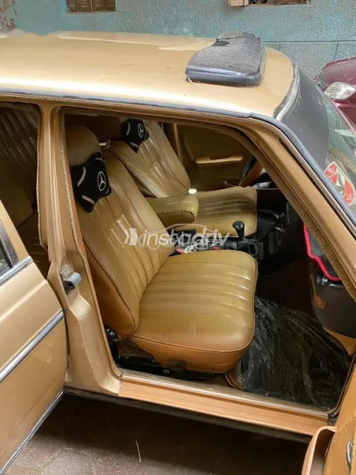 Mercedes E 200 1982 Gold Used for Sale - 4